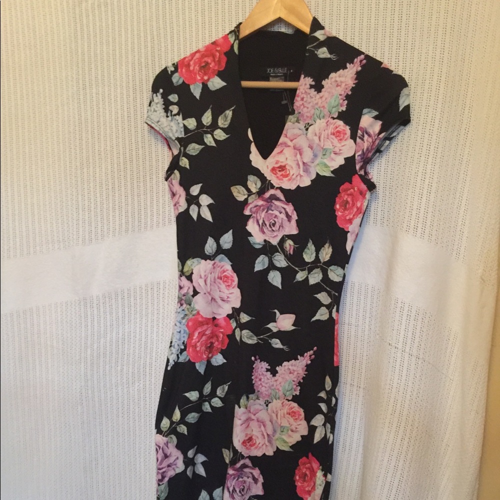 Black flower print pencil dress